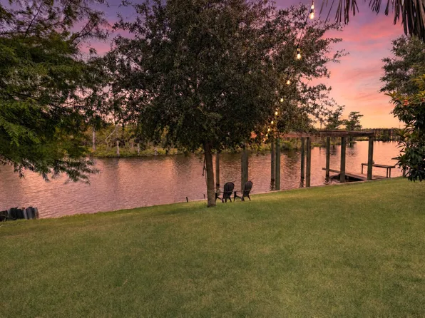 216 Berwick Dr, Bridge City, TX 77611