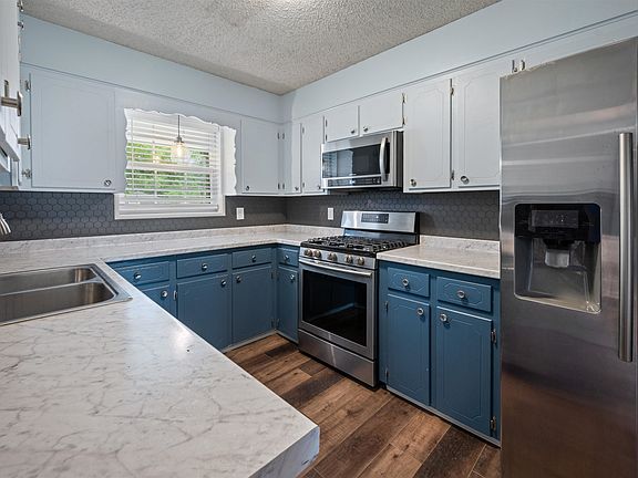 4th image of 102 Christal Dr