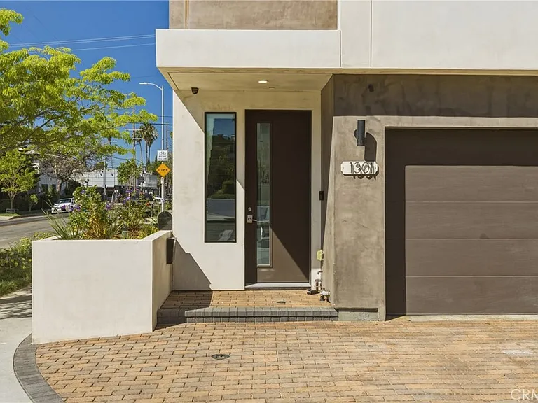 1301 Tamarind Ave — Photo 2
