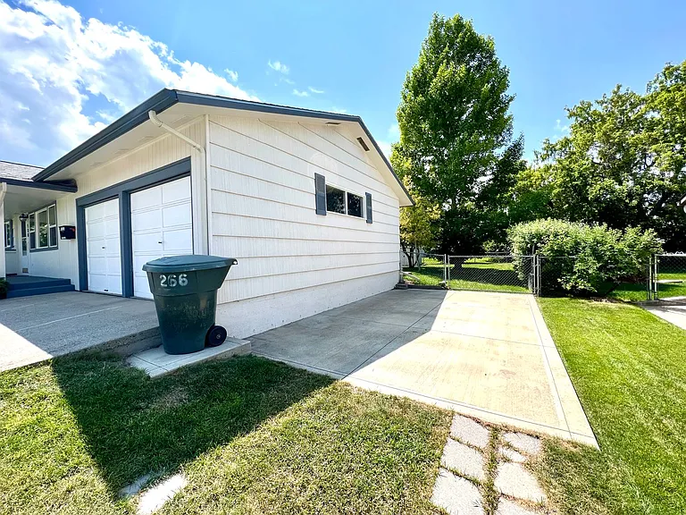 136 Fairway Dr — Photo 24