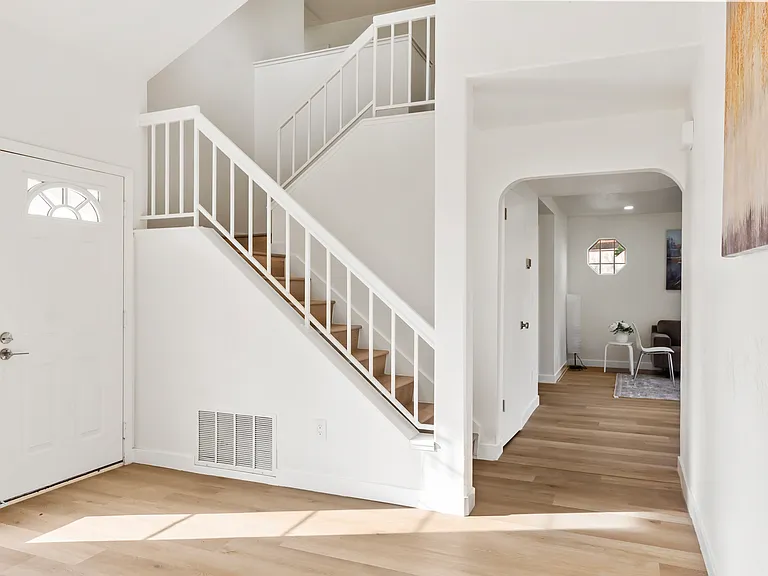 210 Hawkins St — Photo 18