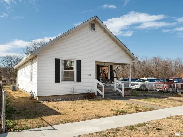 609 N 18th St, Herrin, IL 62948
