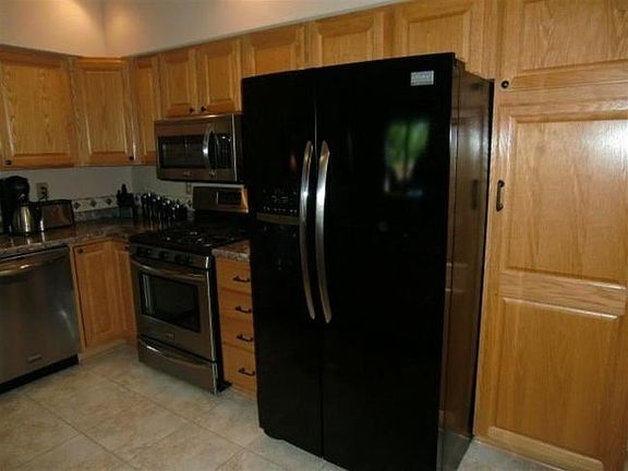 5th image of 226341 Kingbird Ave