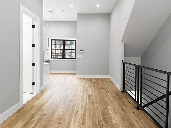 3rd image of 542 Chauncey St #1R