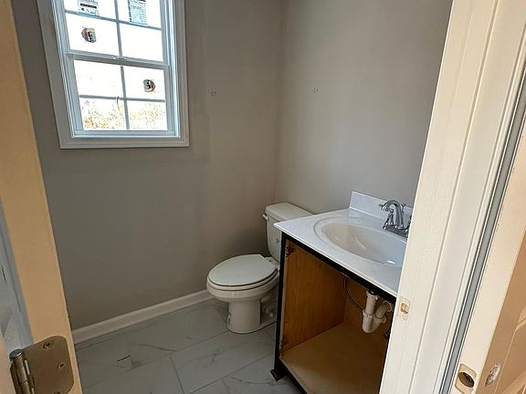 5th image of 220 Tarrytown Dr