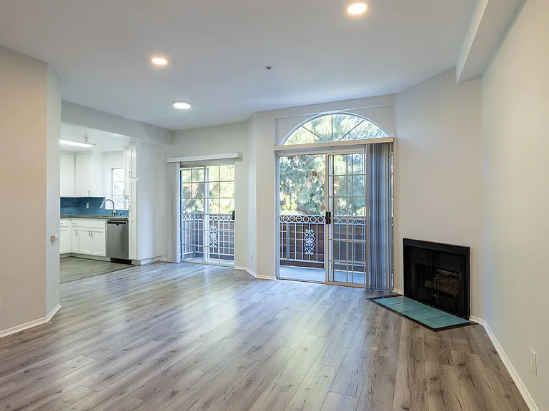 7057 Lanewood Ave — Photo 32