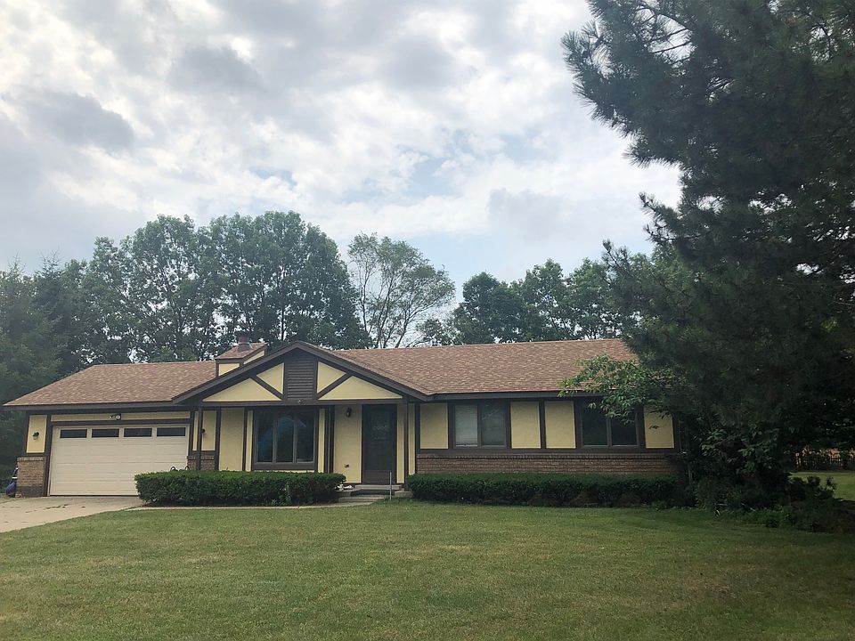 1st image of 2372 Lakehurst Dr NE