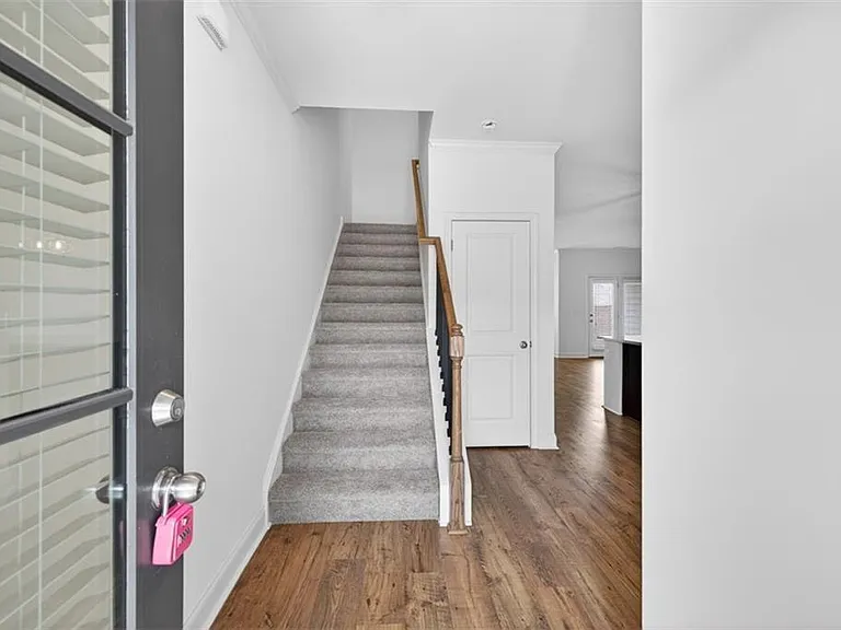 5524 Garens Way — Photo 3