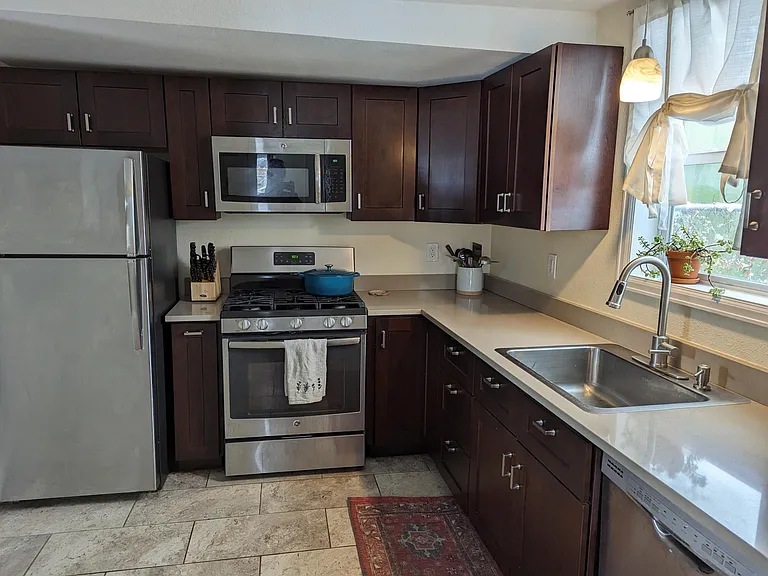 4601 Beach Ct — Photo 3