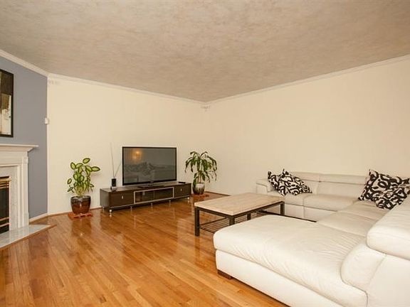5th image of 7748 Yellowwood Dr