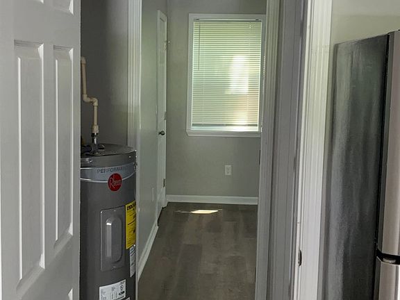4th image of 734 N Montgomery St