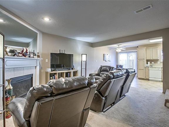 3rd image of 1323 NE Norwood Dr
