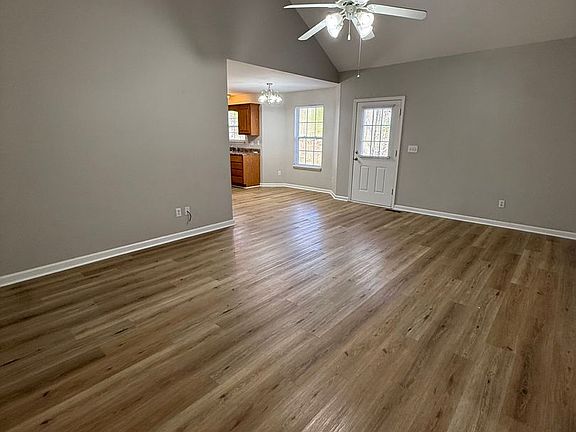 5th image of 1043 Hogan Rd