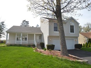 656 White Oak Ln, Bartlett, IL 60103