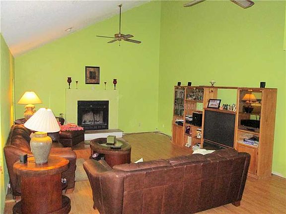 3rd image of 7123 Fox Chase Dr