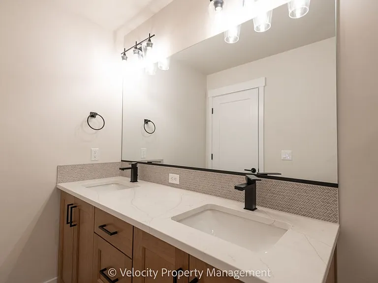3032 NE Terreo Pl — Photo 13