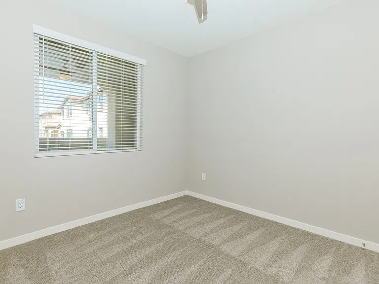 Los Alamitos Luxury Apartments — Photo 35