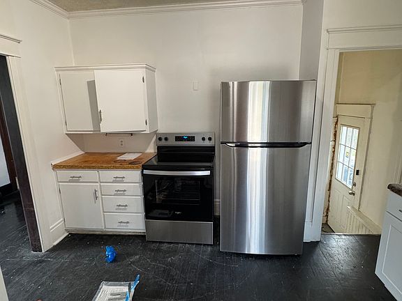 2nd image of 807 Avon St