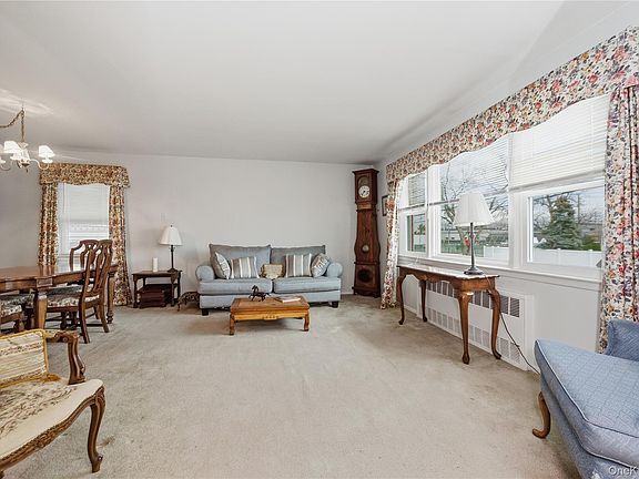3rd image of 3292 Murdock Avenue