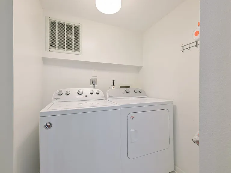 3301 Crystal Ct E #O — Photo 16
