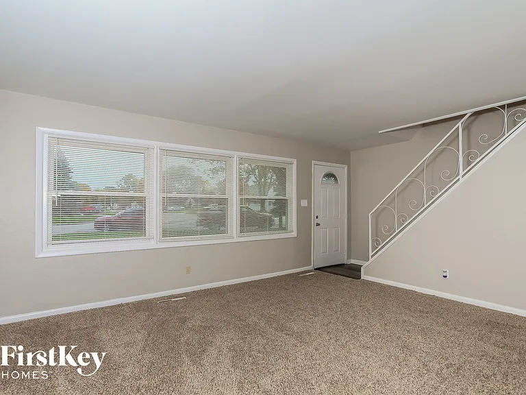 3704 Homecomer Dr — Photo 4