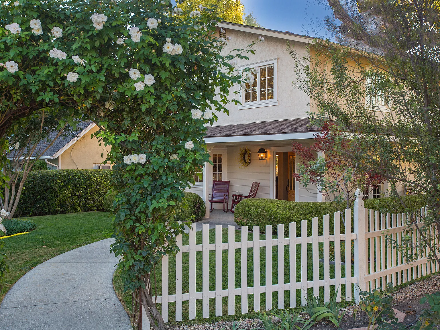 3 bed, 2.5 bath, 2272 sqft, $5,500 — Photo 3