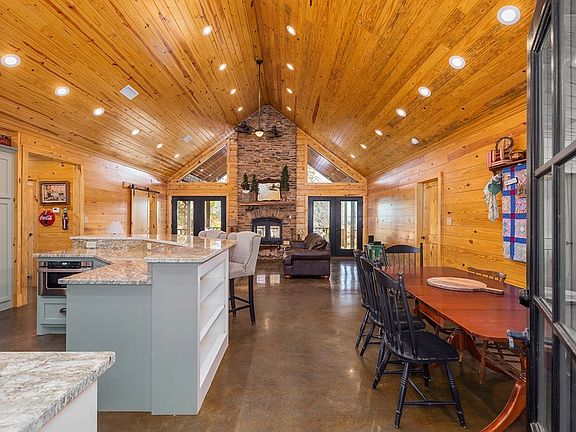 5th image of 100 Lost Maples Rd