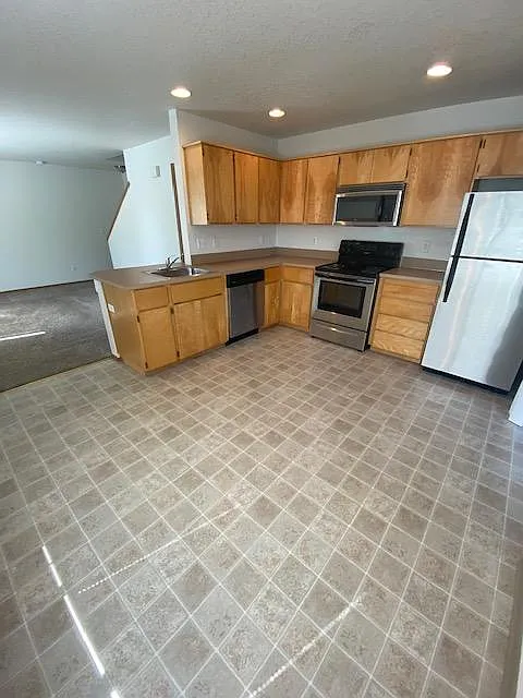 2 bed, 820 sqft, $1,395 — Photo 2