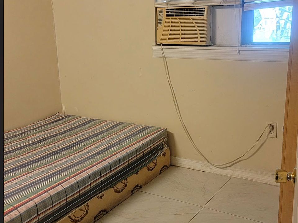 2nd image of 2602 Martina Ave