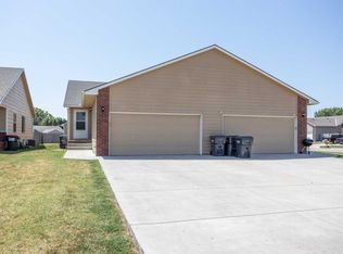 1054 E Karla Ct #1056, Haysville, KS 67060