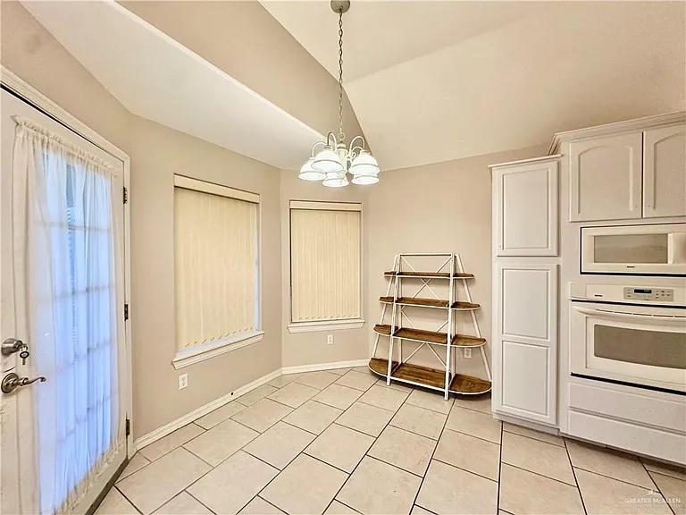 4104 San Roman St — Photo 12
