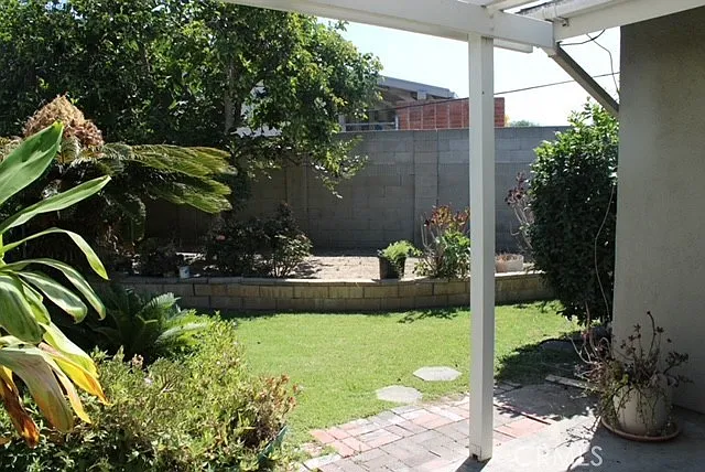 548 Stanford Ave — Photo 6