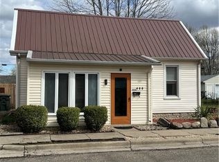 409 N 11th St, Charleston, IL