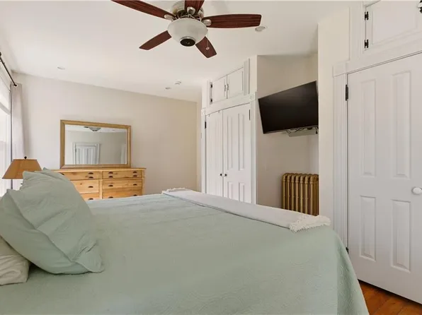 17 Lincoln St #2, Newport, RI 02840