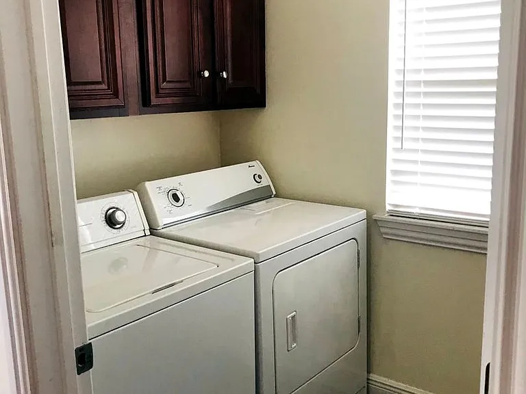 1652 W Cedar St — Photo 19