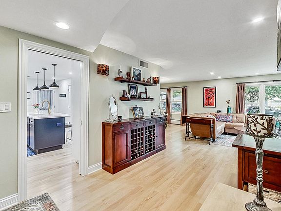 3rd image of 1314 Tyrell Ave