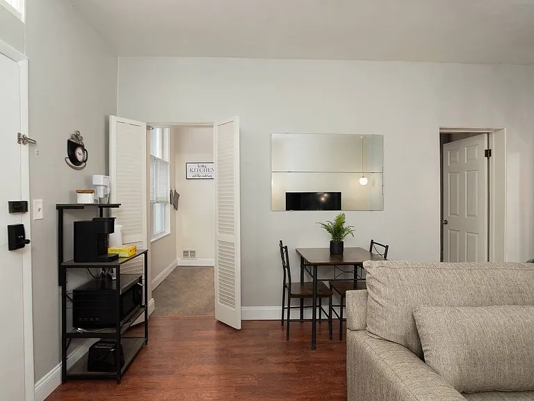 637 Summerlea St #1R — Photo 11