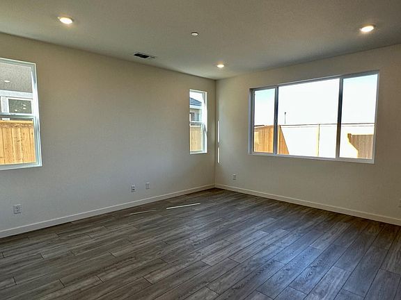 5th image of 587 Willow Bnd