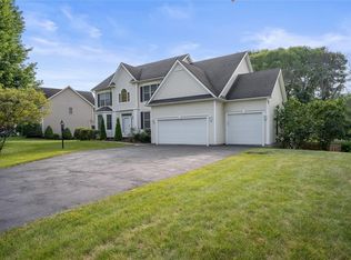 25 Hampstead Dr, Webster, NY 14580