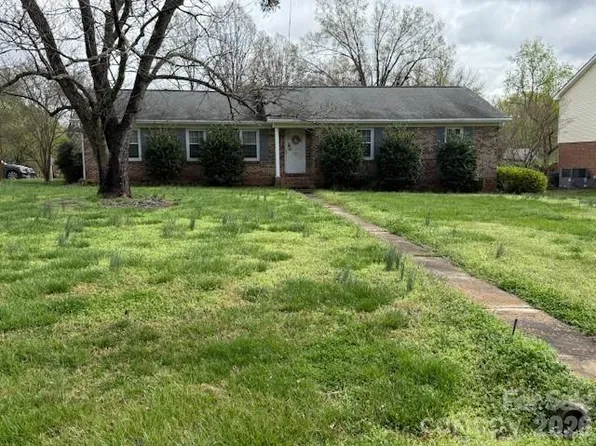 14232 Springwater Dr, Matthews, NC 28105