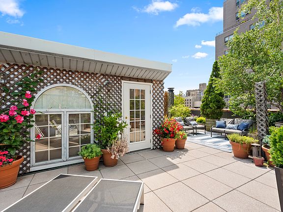 2nd image of 161 W 15th St Penthouse F