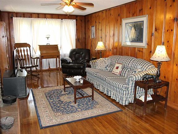 4th image of 110 Huskey Cir