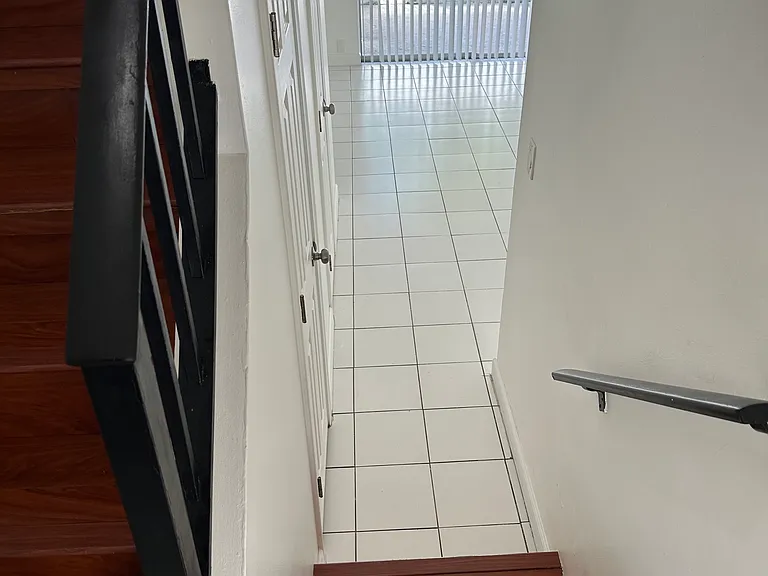 3005 NW 5th Ter — Photo 5