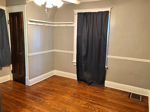 2nd image of 1615 Larch Ave
