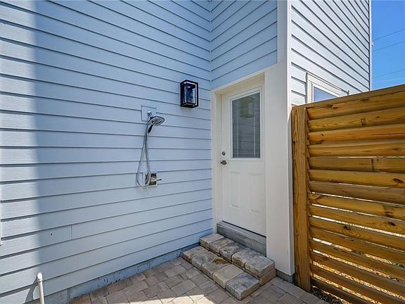 3rd image of 827 N Fletcher Ave