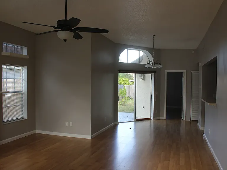 1009 Vannessa Dr — Photo 5