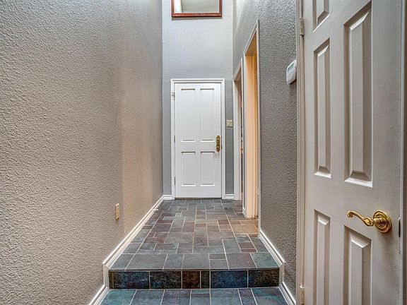 4th image of 4122 Woodcreek Dr
