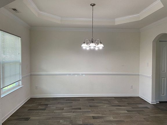 5th image of 415 Munden Ave