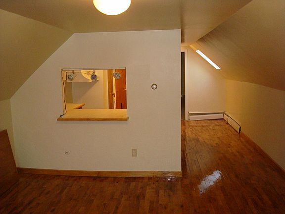 Livingroom to Kitchen
