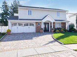 2090 Blanche Ln, Merrick, NY 11566